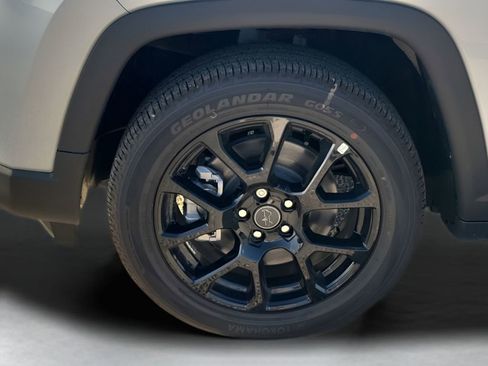 New 2026 Jeep Compass Latitude image 17