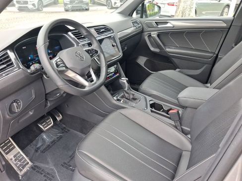 Used 2023 Volkswagen Tiguan SE R-Line image 14