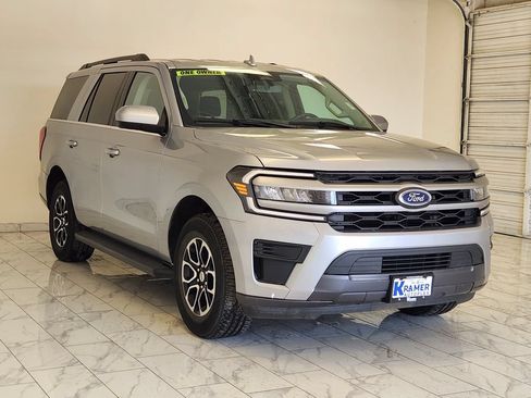 Used 2024 Ford Expedition XLT AWD/4WD image 3