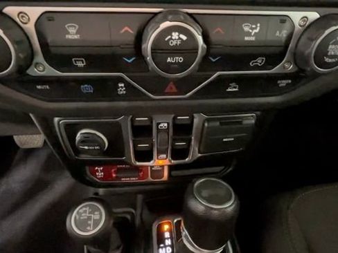 Used 2024 Jeep Wrangler Unlimited AWD/4WD image 30