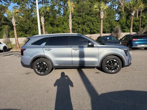 Certified 2025 Kia Sorento S w/ Panoramic Sunroof Package FWD image 3
