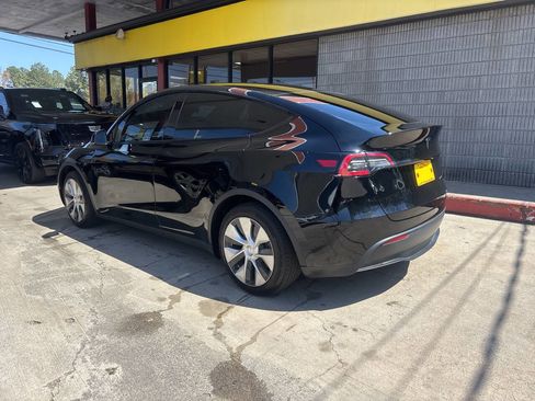 Used 2023 Tesla Model Y AWD image 7