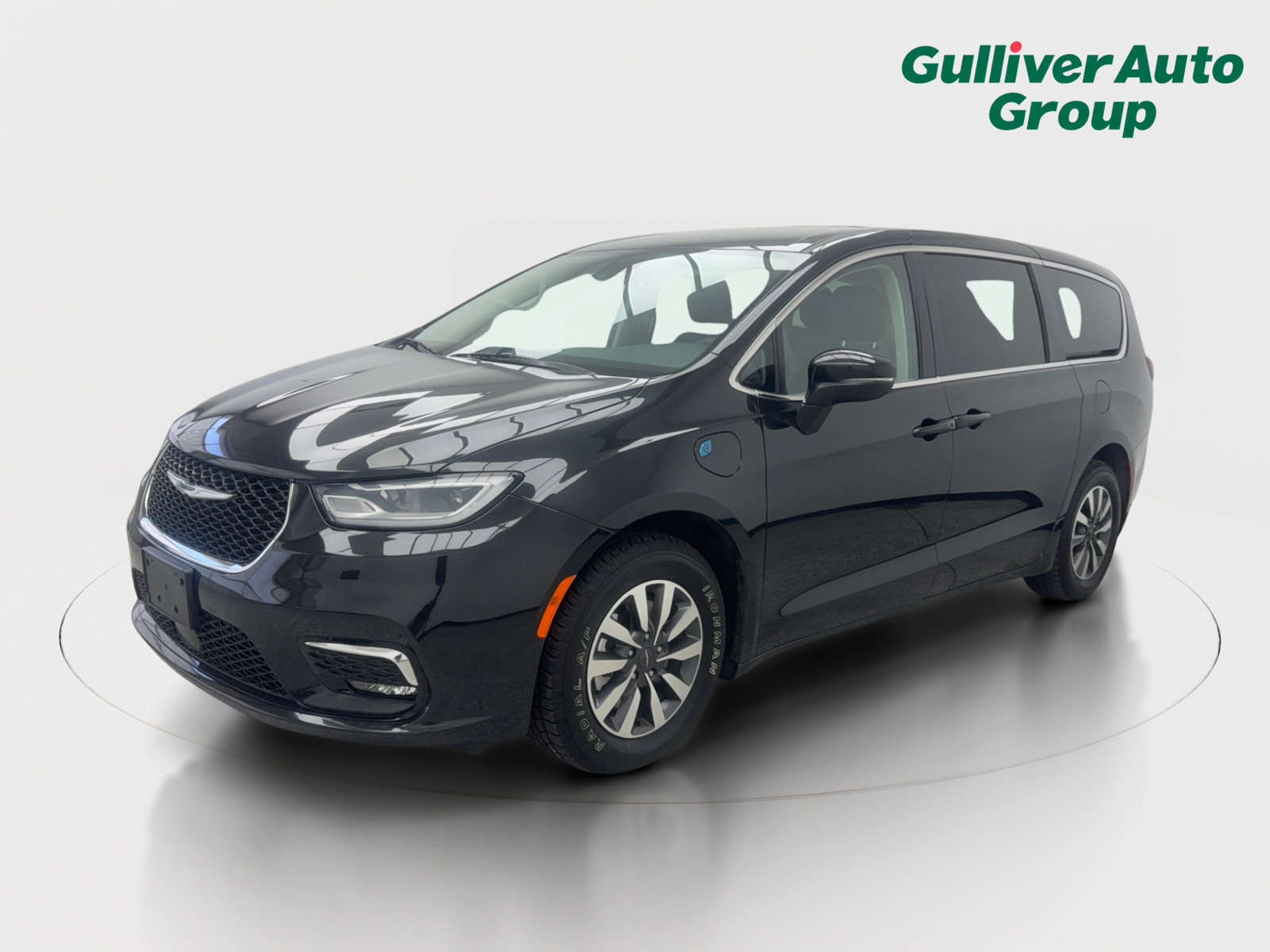 Used 2023 Chrysler Pacifica Touring-L FWD image 2