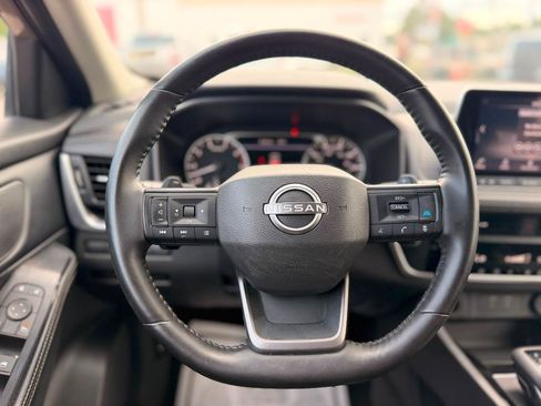 Used 2025 Nissan Rogue SV AWD/4WD image 19
