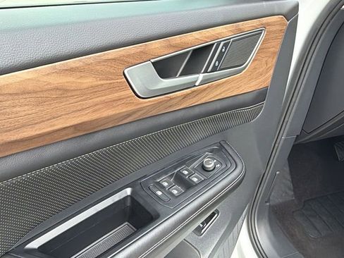 Used 2025 Volkswagen Atlas SE image 10