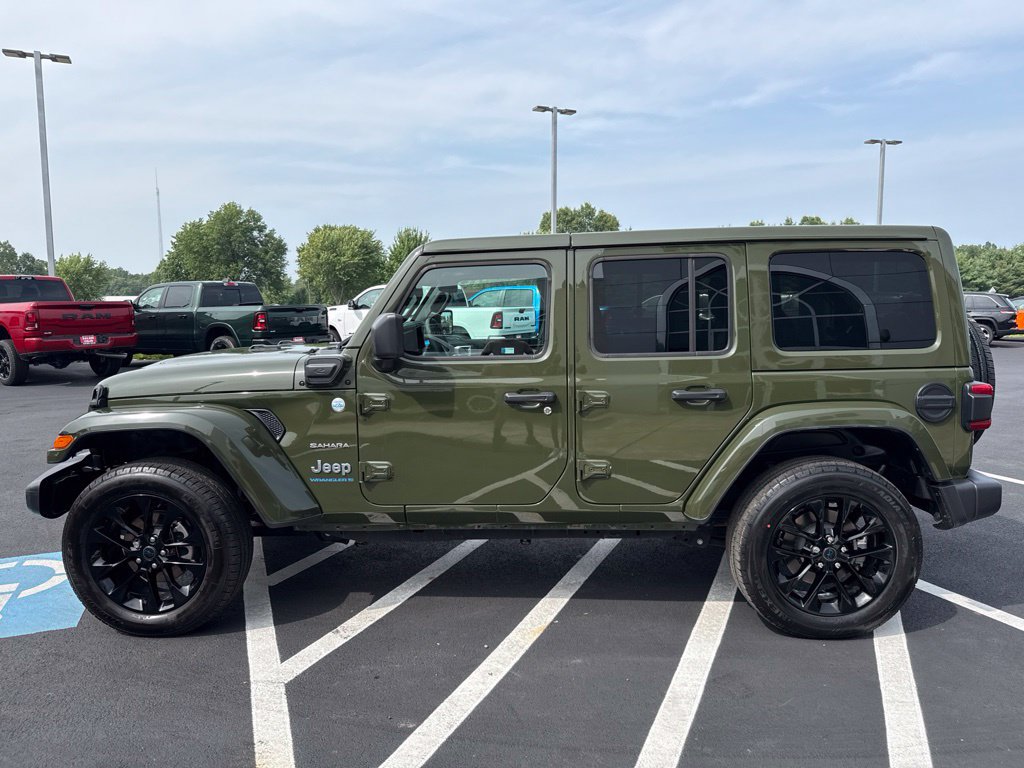 Used 2024 Jeep Wrangler Unlimited Sahara w/ Safety Group AWD/4WD image 5