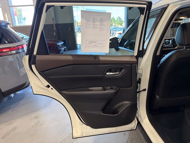 Certified 2023 Nissan Rogue SL w/ SL Premium Package AWD/4WD image 11