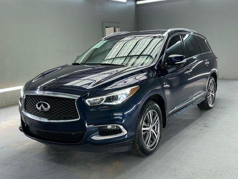 Used 2020 INFINITI QX60 Luxe w/ Essential Package FWD image 3