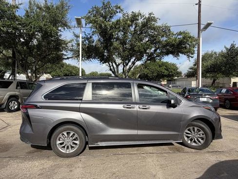 Used 2022 Toyota Sienna LE FWD image 4