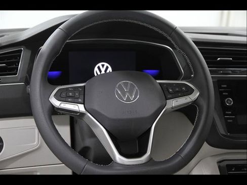 Certified 2023 Volkswagen Tiguan SE w/ Panoramic Sunroof Package image 7