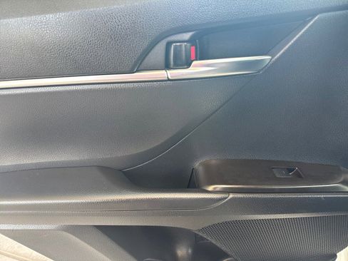 Used 2024 Toyota Camry SE image 6