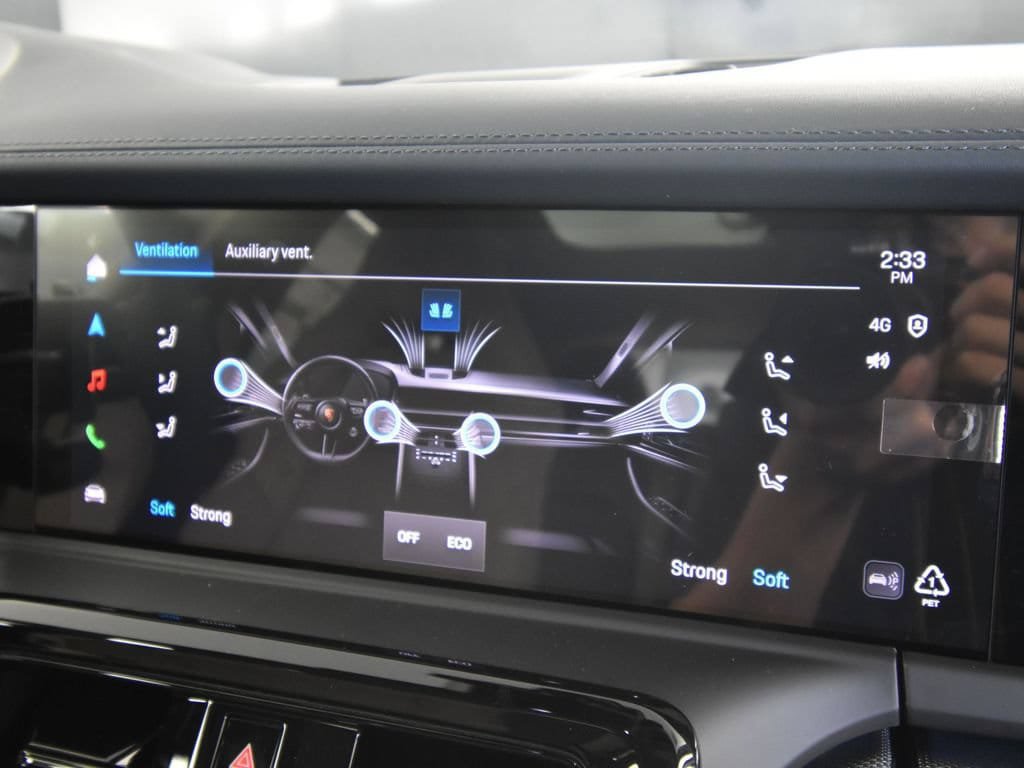 New 2025 Porsche Panamera 4 AWD/4WD image 18