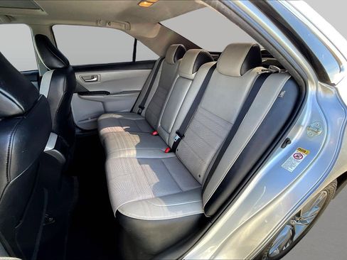 Used 2016 Toyota Camry SE w/ Moonroof Package image 26