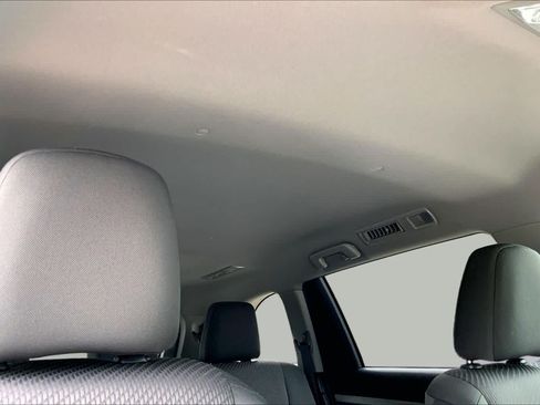 Used 2019 Toyota Highlander LE AWD/4WD image 14