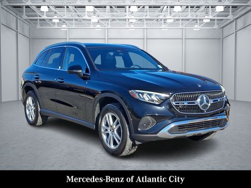 Used 2023 Mercedes-Benz GLC 300 4MATIC image 1