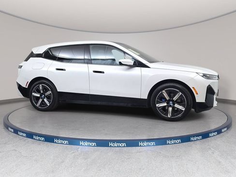 Used 2024 BMW iX xDrive50 w/ Premium Package AWD/4WD image 4