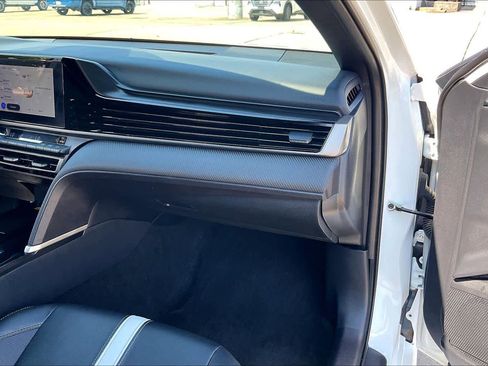 Used 2025 Toyota Camry SE FWD image 37