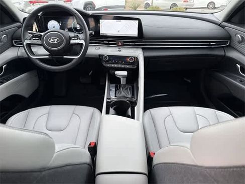 Certified 2025 Hyundai Elantra Limited image 12