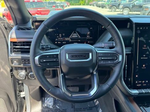 Used 2025 GMC Yukon Denali AWD/4WD image 20