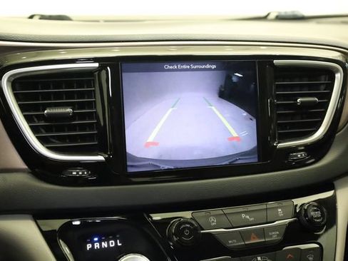 Used 2019 Chrysler Pacifica Touring-L Plus w/ Tire & Wheel Group FWD image 22