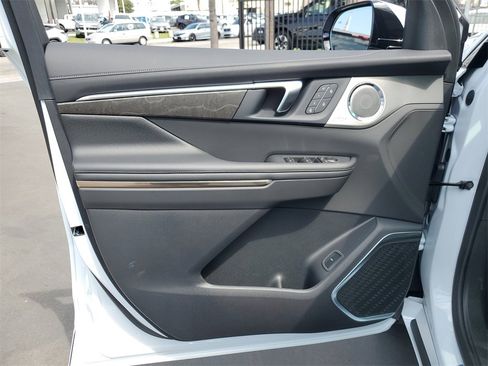 New 2026 Buick Enclave Avenir image 13