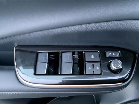 New 2025 Toyota Crown Signia image 19