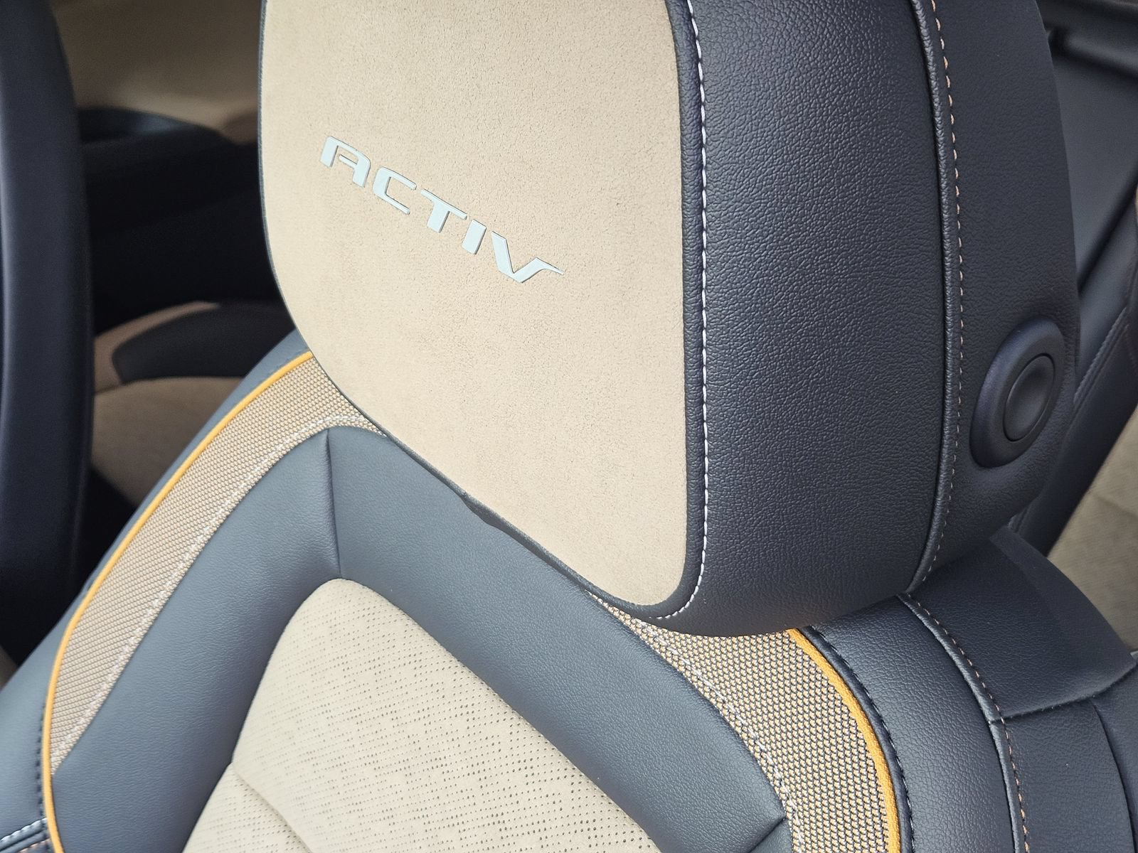 New 2027 Chevrolet Equinox ACTIV w/ Convenience Package III FWD image 17