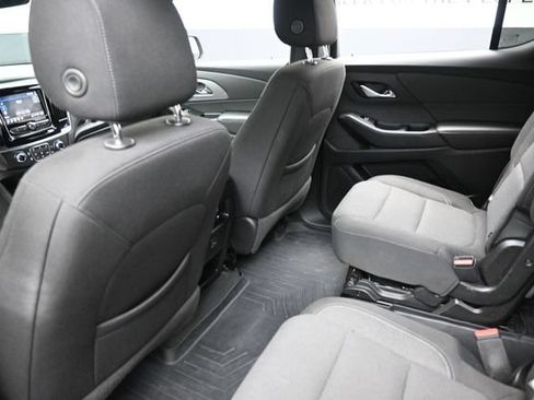 Used 2022 Chevrolet Traverse LT FWD image 26