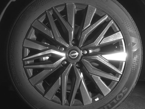 Used 2025 Nissan Altima 2.5 SV FWD image 12