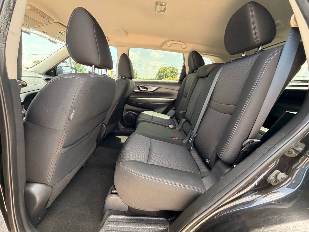 Used 2018 Nissan Rogue SV w/ Premium Package FWD image 13