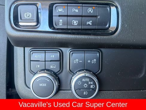 Used 2025 GMC Yukon XL Denali AWD/4WD image 22