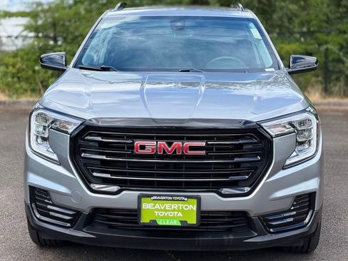 Used 2024 GMC Terrain SLE w/ Elevation Edition AWD/4WD image 8