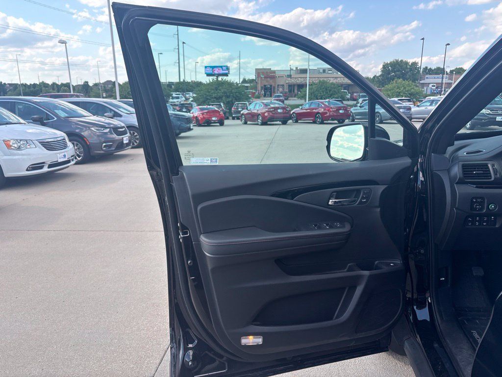 Certified 2026 Honda Ridgeline Black Edition image 9