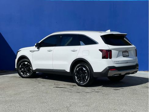 Used 2025 Kia Sorento S w/ Panoramic Sunroof Package image 2