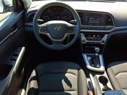 Used 2018 Hyundai Elantra SE FWD image 11