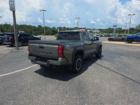 Used 2024 Toyota Tacoma TRD Off-Road w/ TRD Off Road Upgrade Package AWD/4WD image 3