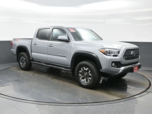 Used 2019 Toyota Tacoma TRD Off-Road image 8
