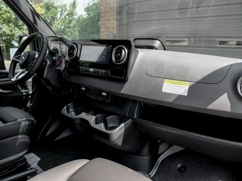 Used 2025 Mercedes-Benz Sprinter 2500 image 24
