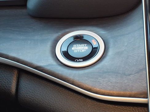 Used 2025 Jeep Grand Cherokee L Limited w/ Black Appearance Package image 43