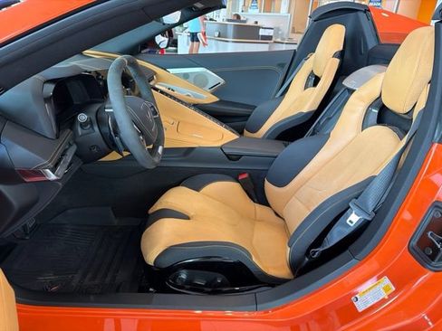 Used 2025 Chevrolet Corvette Z06 RWD image 17
