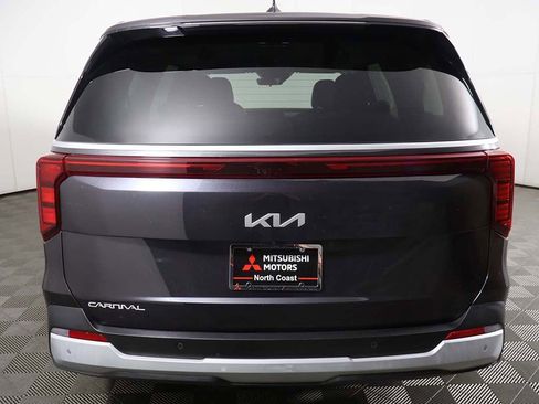 Used 2025 Kia Carnival FWD image 13