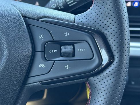 Used 2025 Chevrolet Trax RS w/ Driver Confidence Package image 27