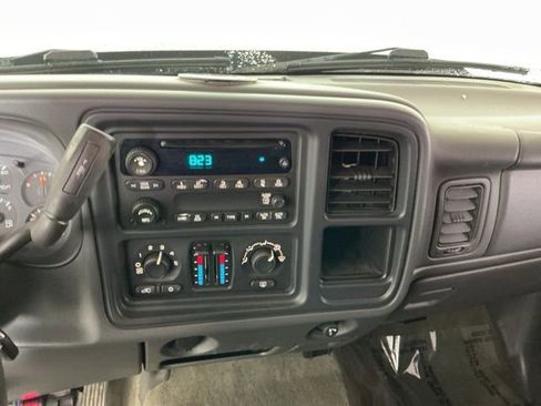 Used 2005 Chevrolet Silverado 2500 LS image 14