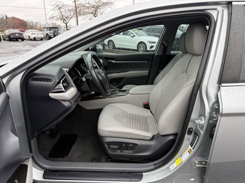 Used 2023 Toyota Camry SE image 14