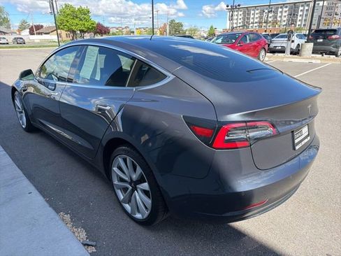 Used 2018 Tesla Model 3 Mid Range image 5