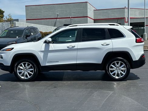 Used 2016 Jeep Cherokee Limited w/ Luxury Group AWD/4WD image 9