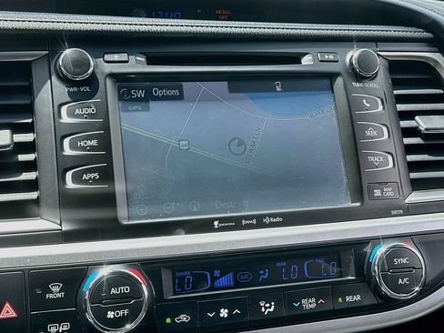 Used 2017 Toyota Highlander XLE FWD image 13