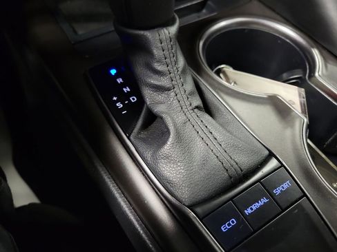 Used 2024 Toyota Camry SE image 16