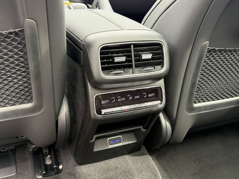 Used 2025 Mercedes-Benz GLS 450 4MATIC image 39