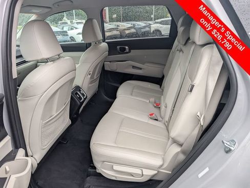 Used 2024 Kia Sorento S AWD/4WD image 9